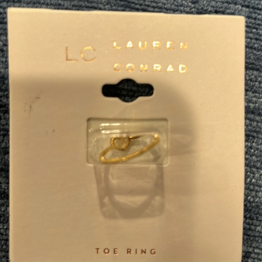 NWT. Lauren Conrad toe ring